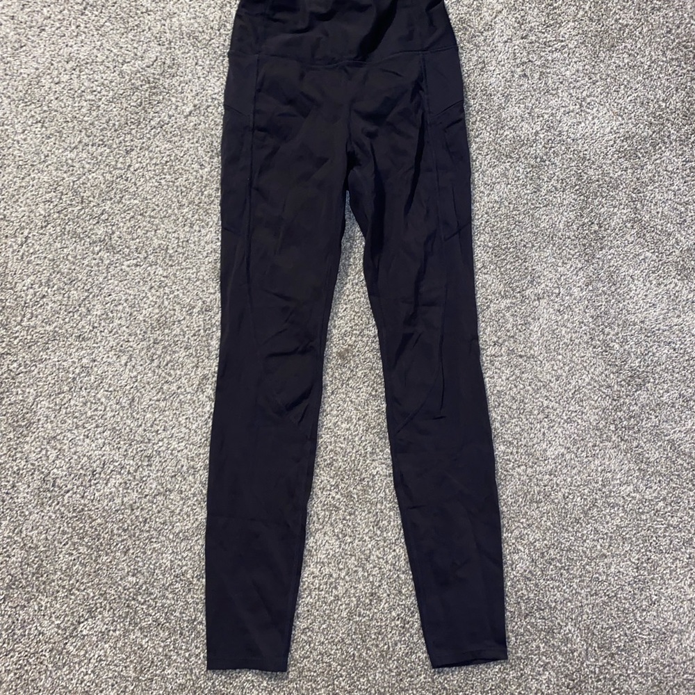 black leggings with pockets